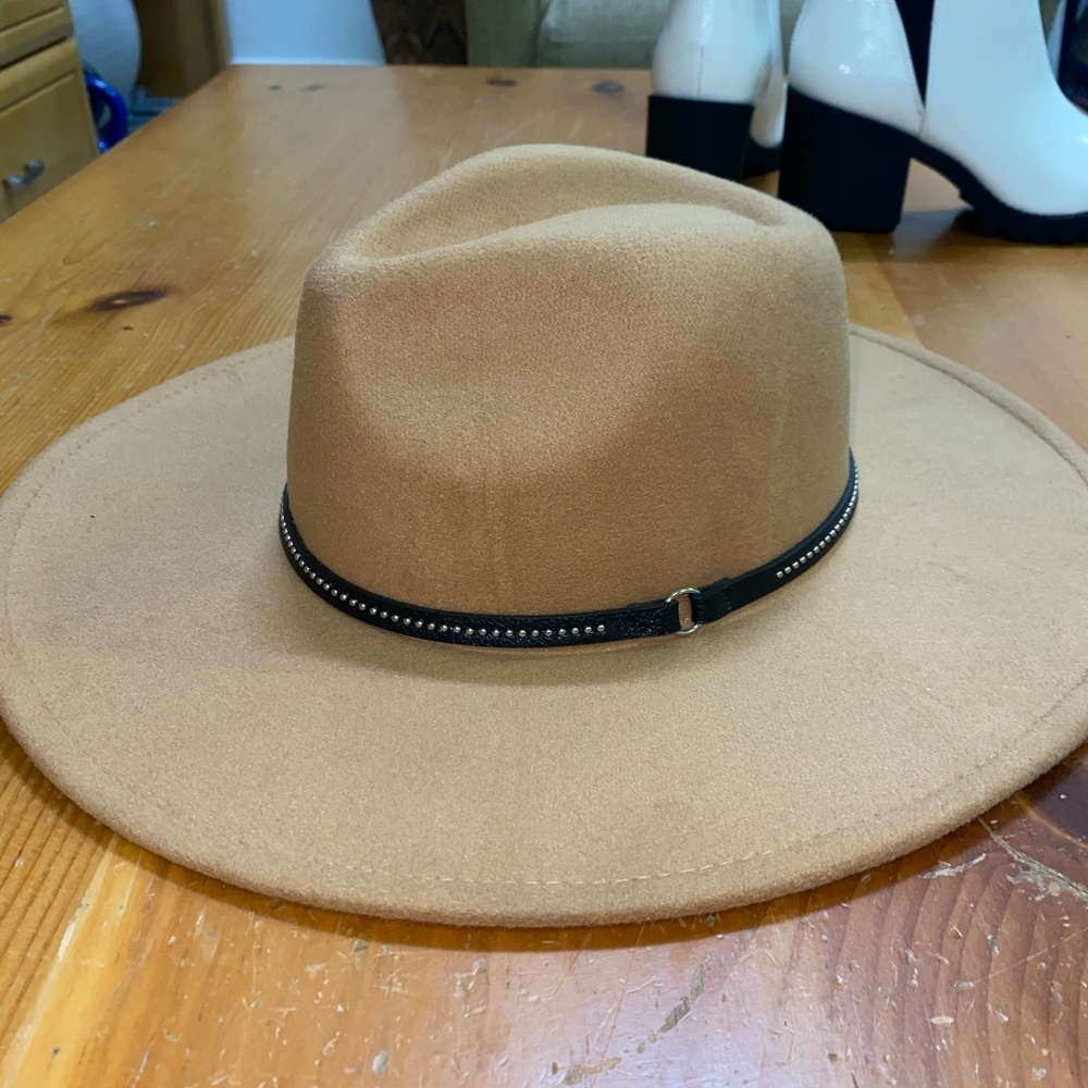 Lulus hat